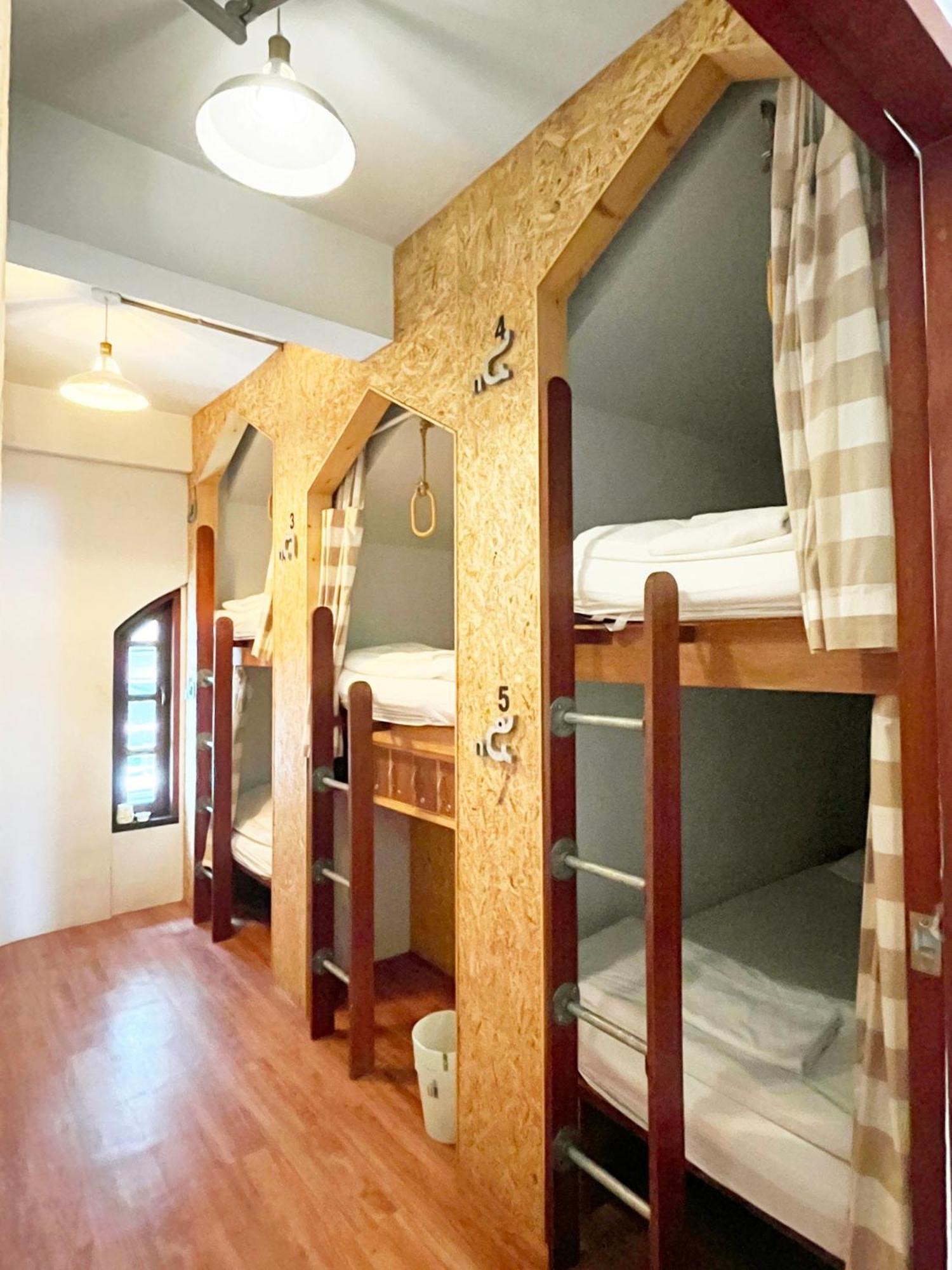 Barn & Bed Hostel Bangkok Exterior photo