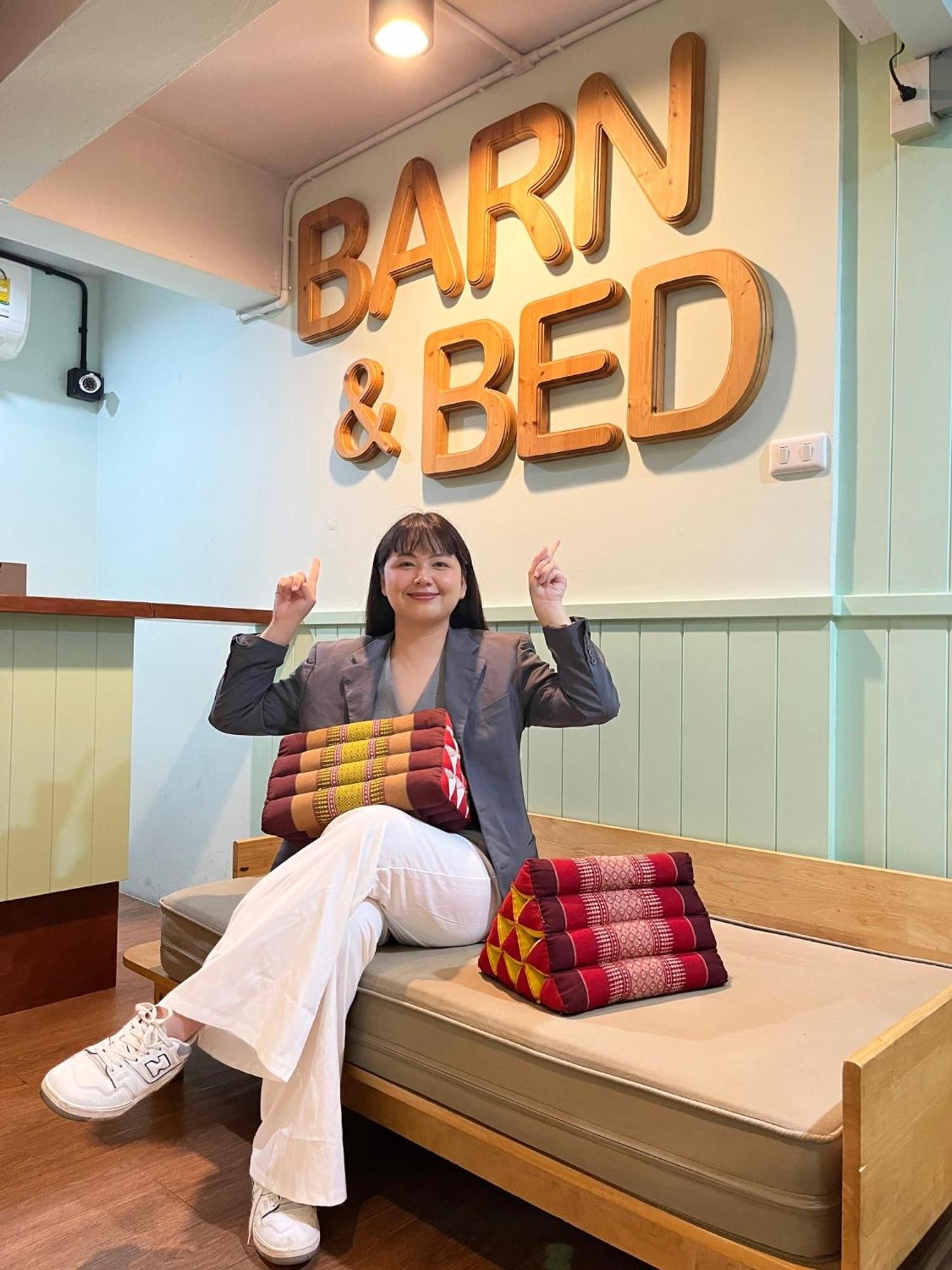 Barn & Bed Hostel Bangkok Exterior photo
