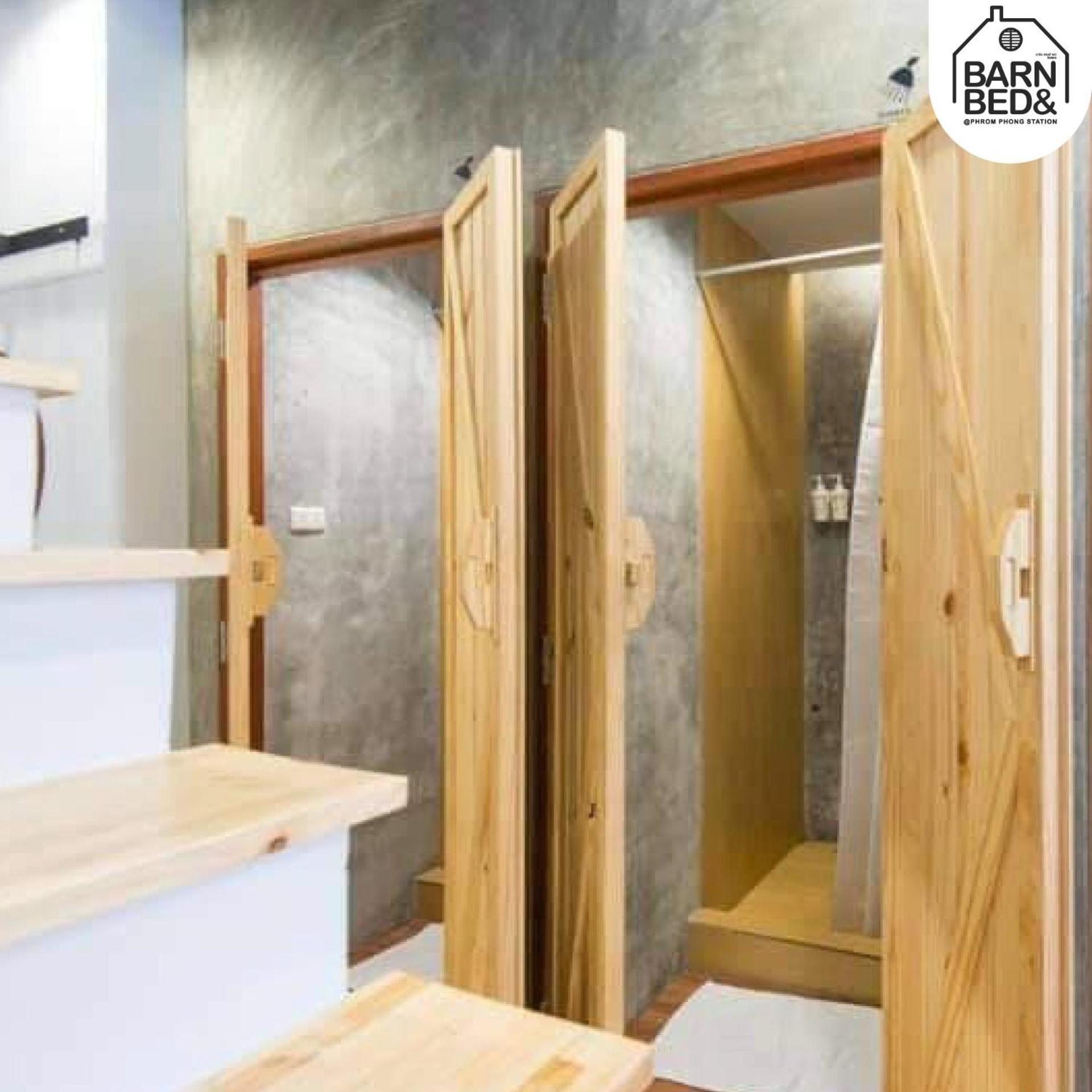 Barn & Bed Hostel Bangkok Exterior photo
