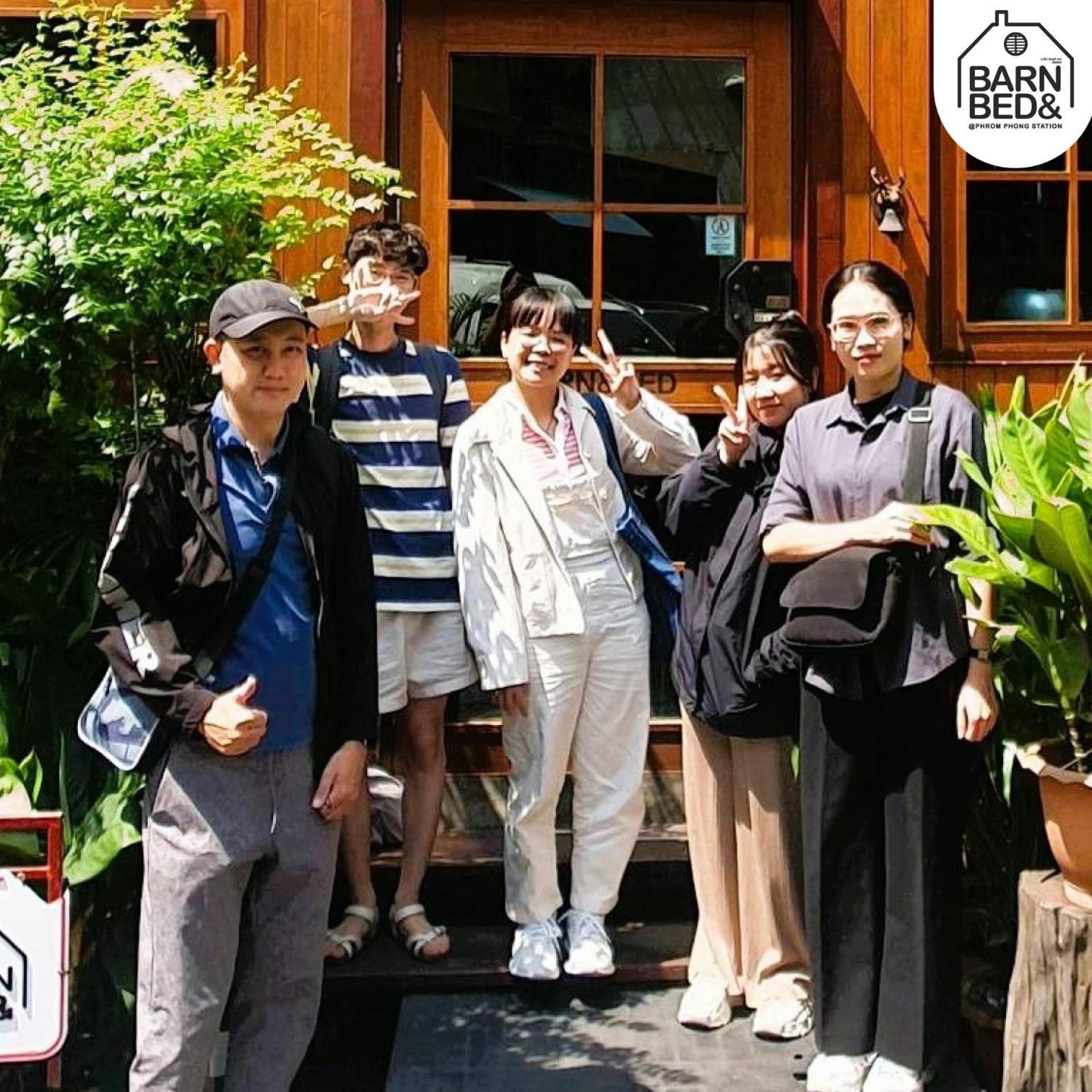 Barn & Bed Hostel Bangkok Exterior photo