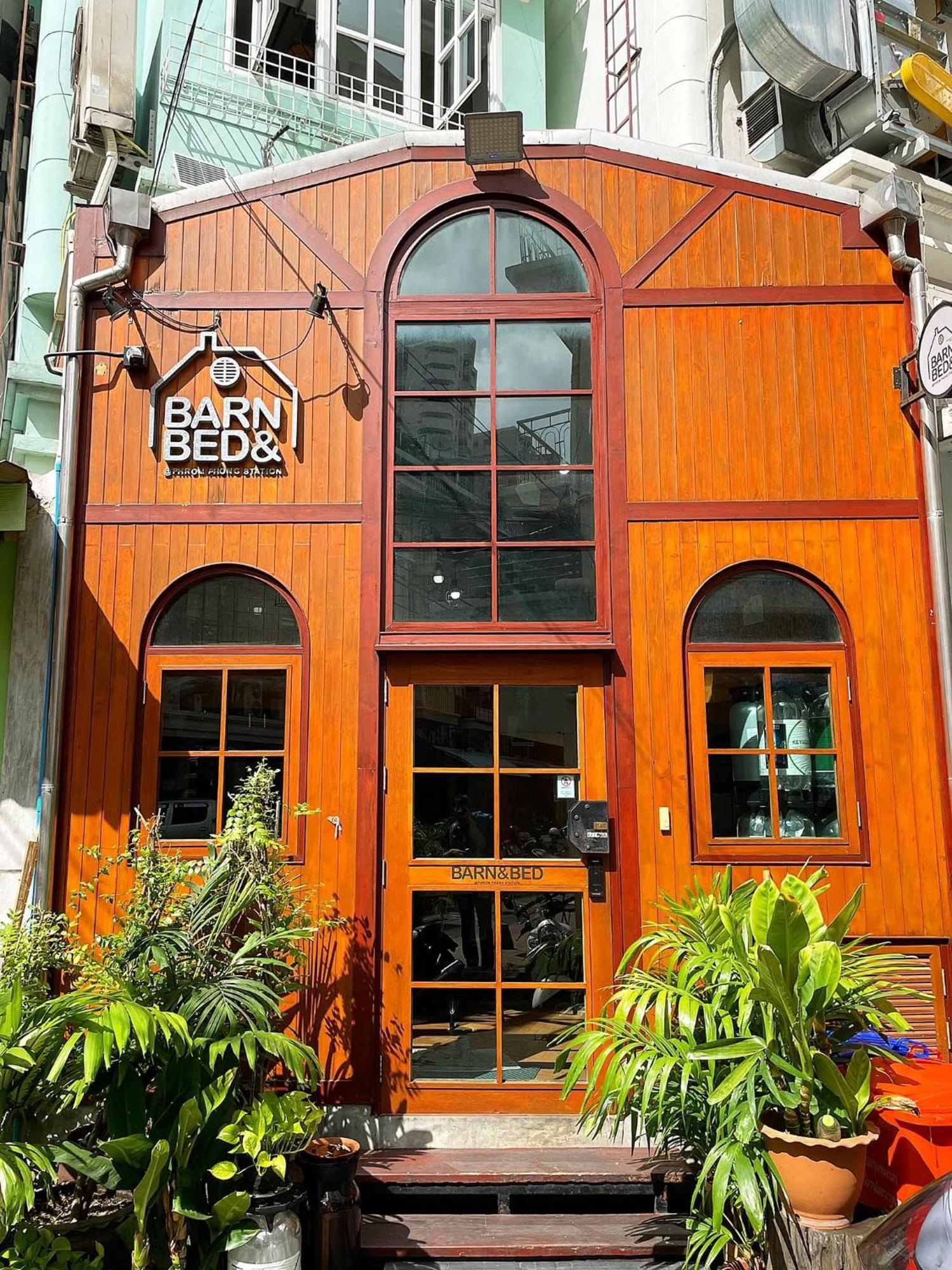 Barn & Bed Hostel Bangkok Exterior photo