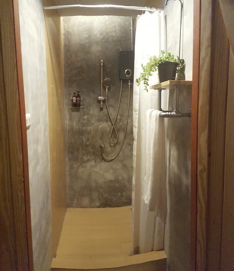 Barn & Bed Hostel Bangkok Exterior photo