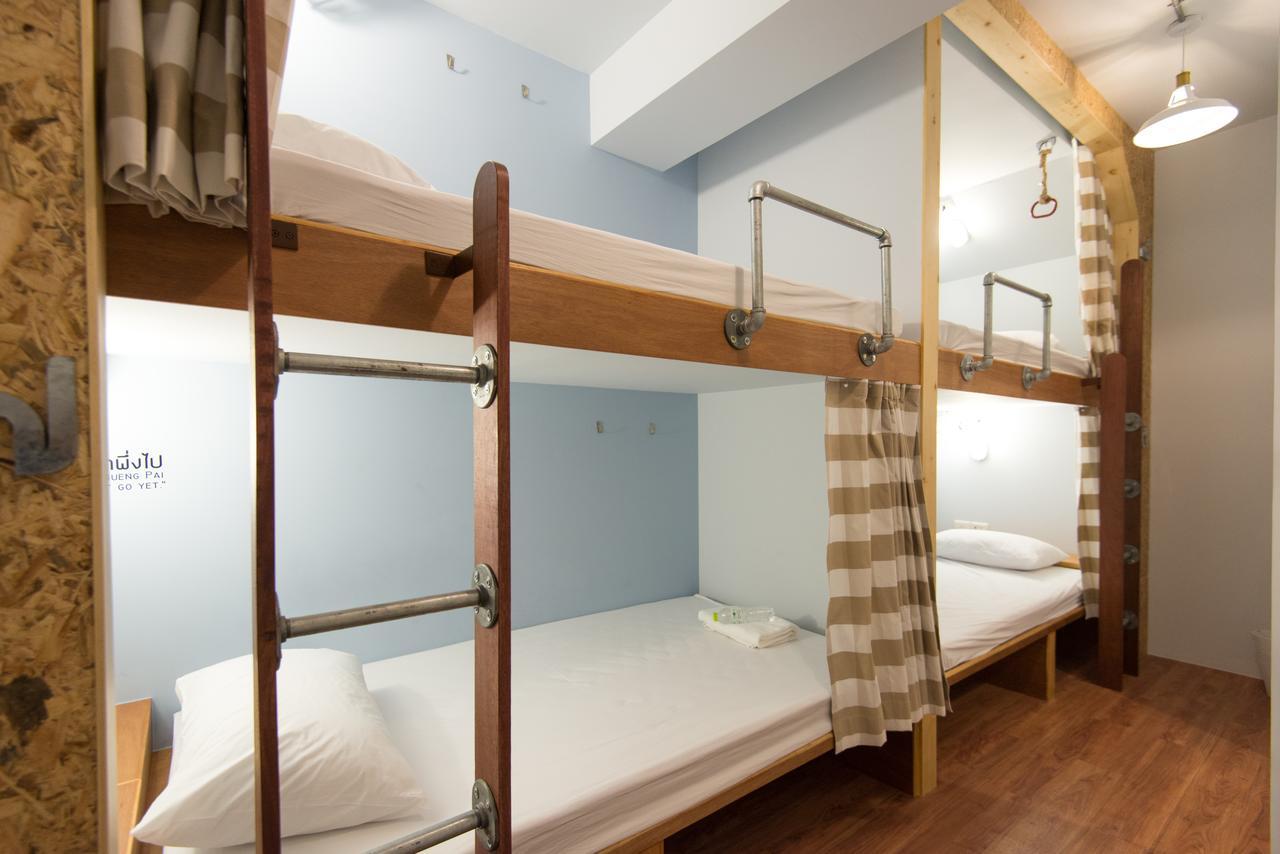 Barn & Bed Hostel Bangkok Exterior photo