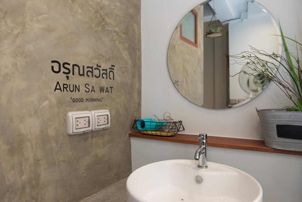 Barn & Bed Hostel Bangkok Exterior photo