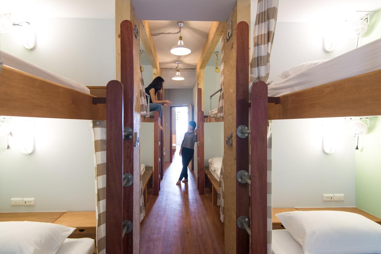 Barn & Bed Hostel Bangkok Exterior photo