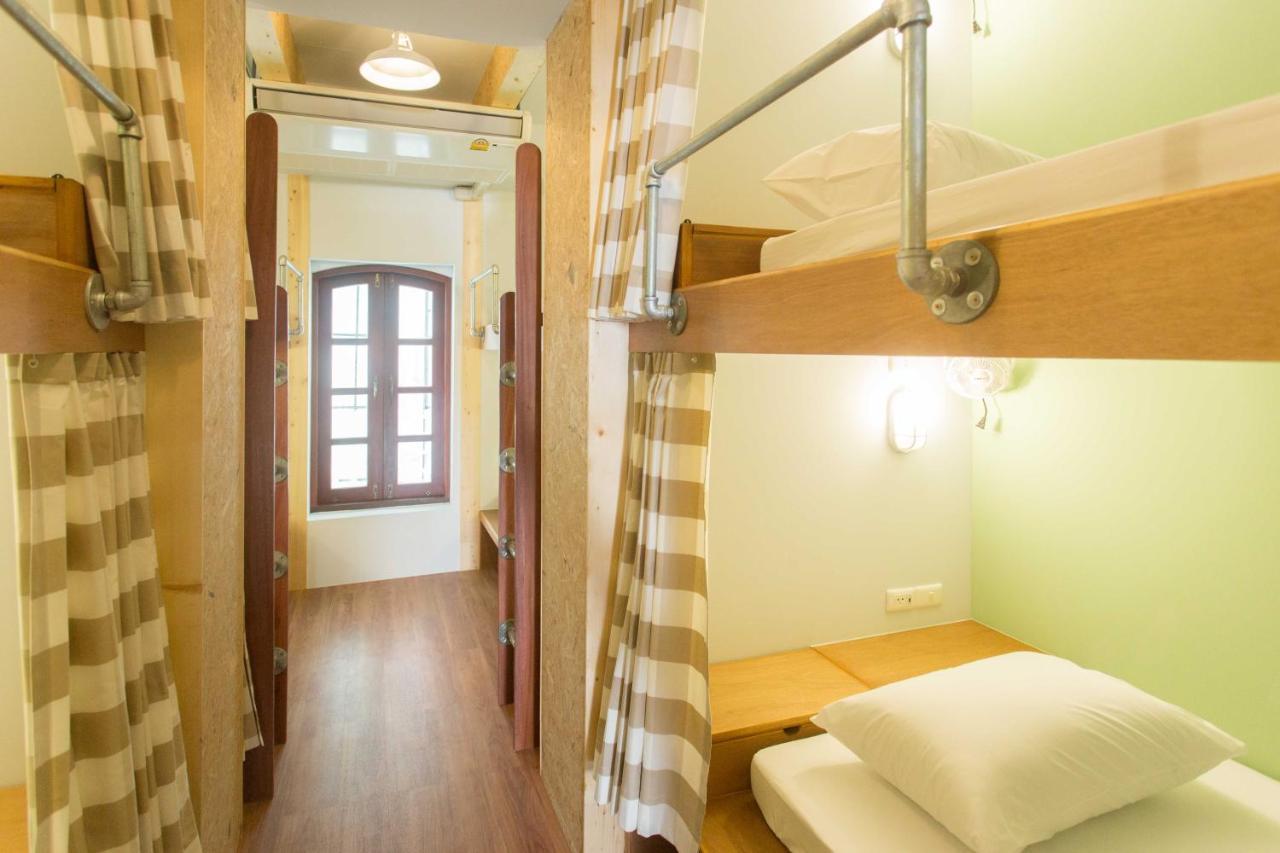 Barn & Bed Hostel Bangkok Exterior photo