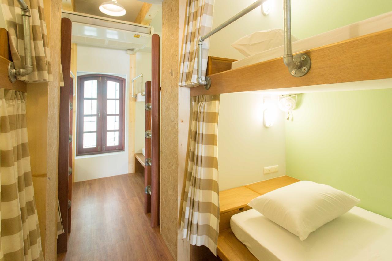 Barn & Bed Hostel Bangkok Exterior photo