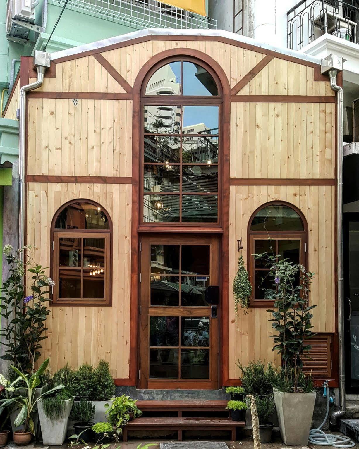 Barn & Bed Hostel Bangkok Exterior photo