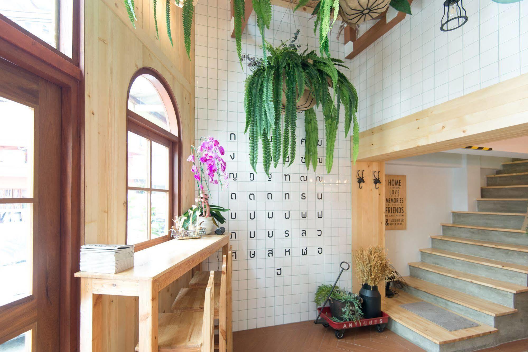 Barn & Bed Hostel Bangkok Exterior photo