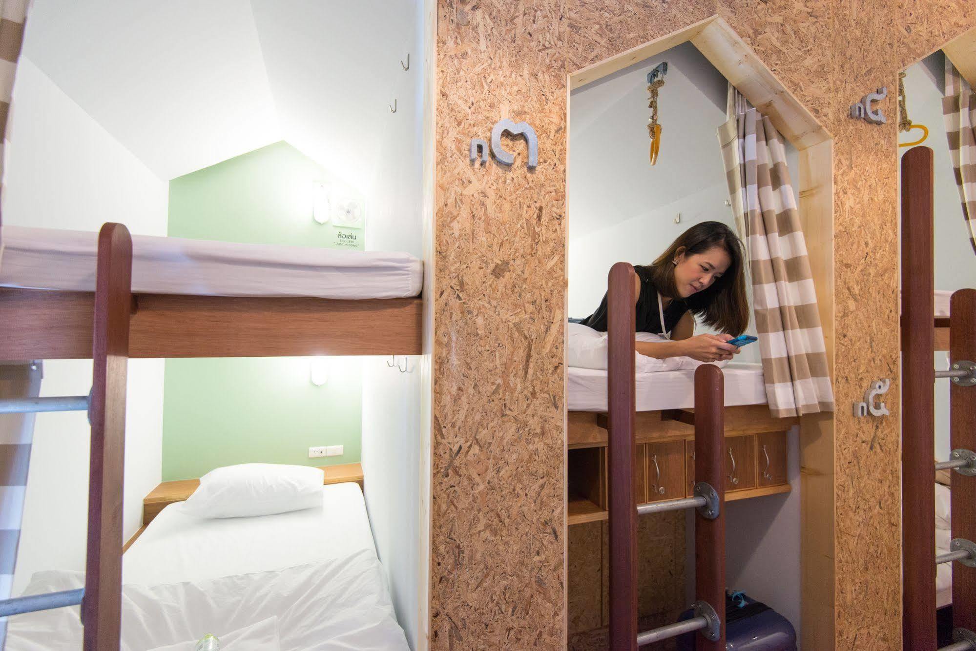 Barn & Bed Hostel Bangkok Exterior photo