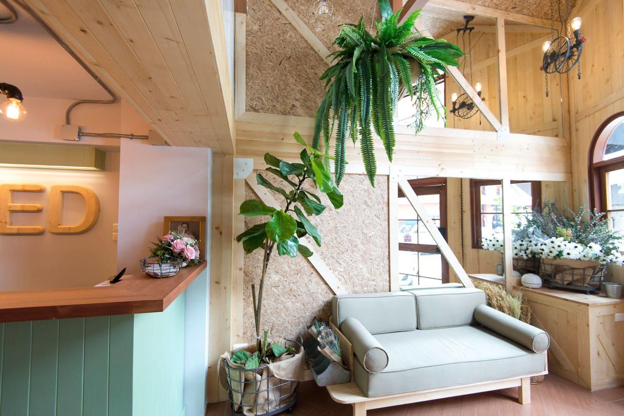 Barn & Bed Hostel Bangkok Exterior photo