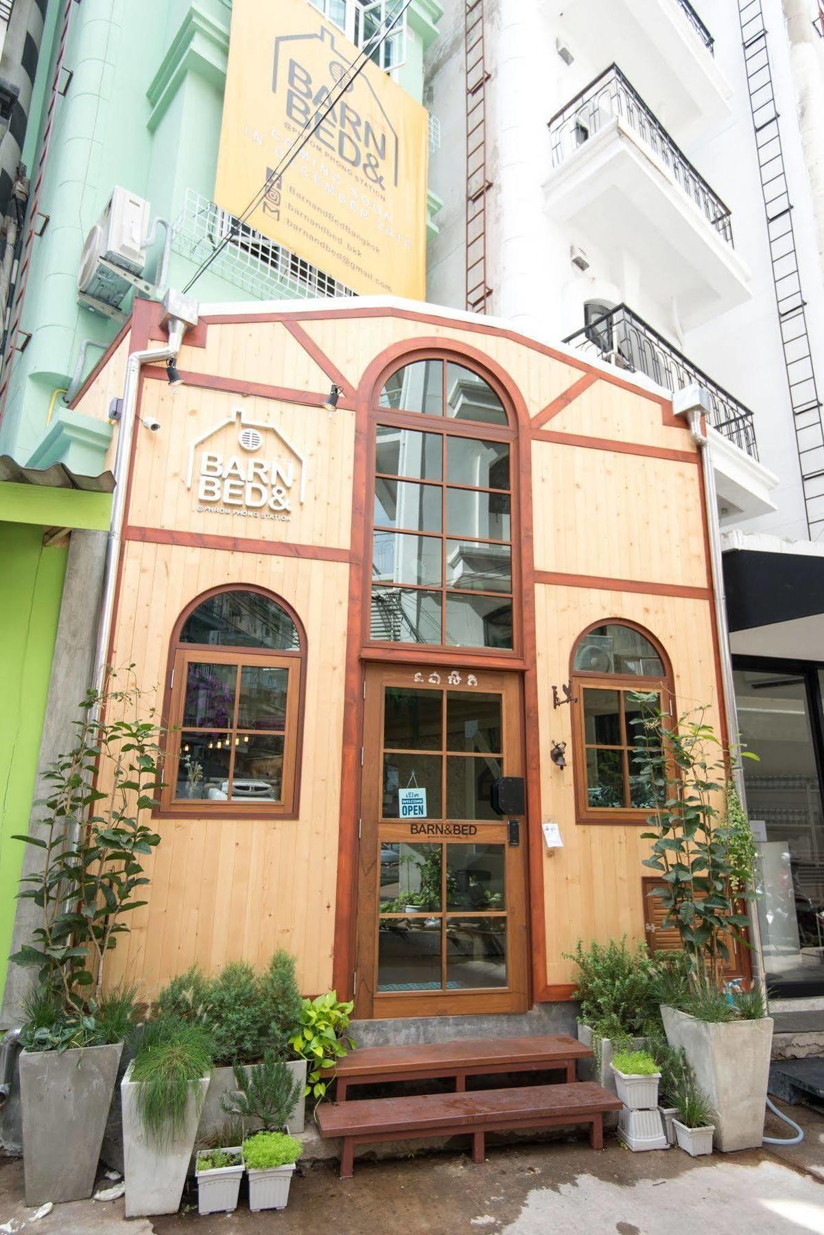 Barn & Bed Hostel Bangkok Exterior photo