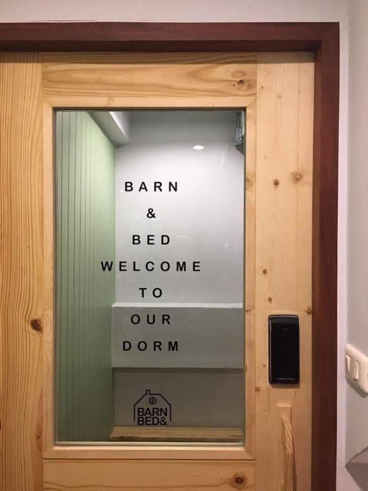 Barn & Bed Hostel Bangkok Exterior photo