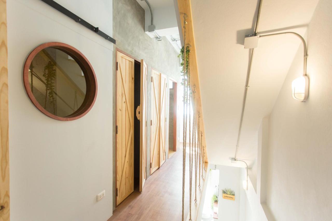 Barn & Bed Hostel Bangkok Exterior photo